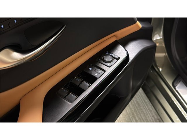 2025 Lexus ES 300h Image 17 of 26