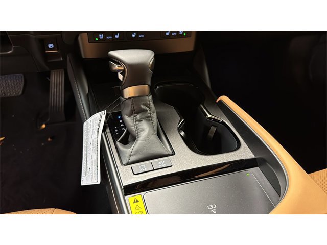2025 Lexus ES 300h Image 16 of 26