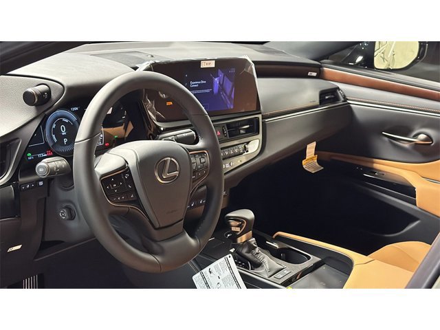 2025 Lexus ES 300h Image 8 of 26