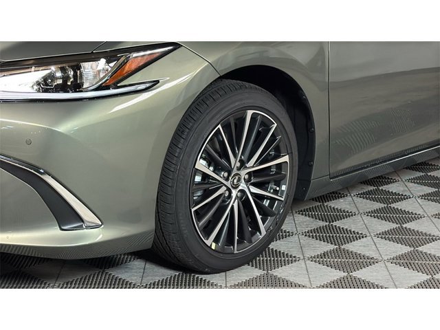 2025 Lexus ES 300h Image 5 of 26