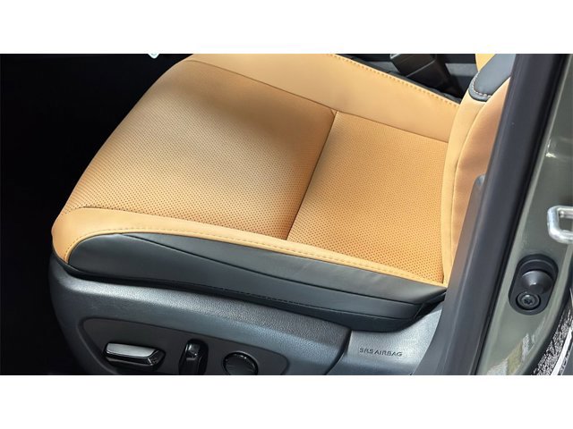 2025 Lexus ES 300h Image 24 of 26