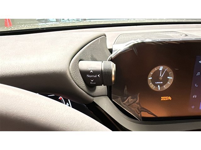 2025 Lexus ES 300h Image 23 of 26