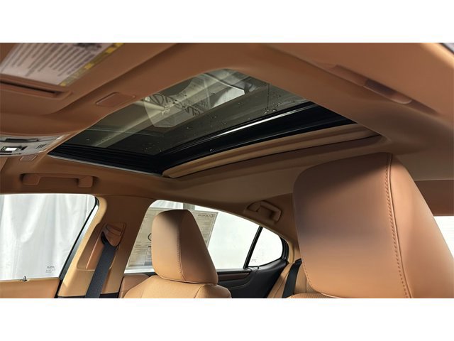 2025 Lexus ES 300h Image 12 of 26