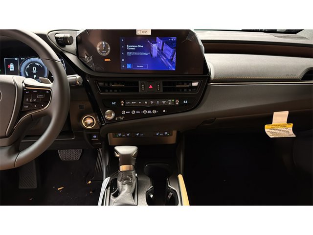 2025 Lexus ES 300h Image 10 of 26