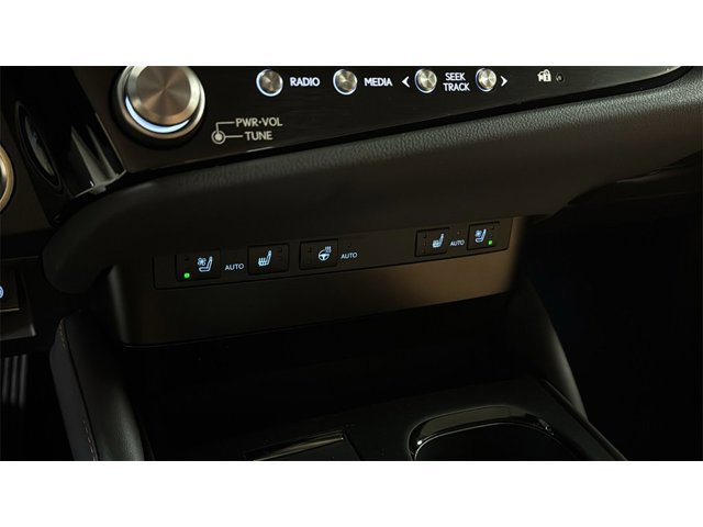 2025 Lexus ES 300h Image 26 of 26