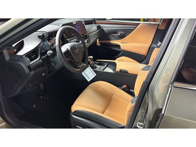 2025 Lexus ES 300h Image 9 of 26