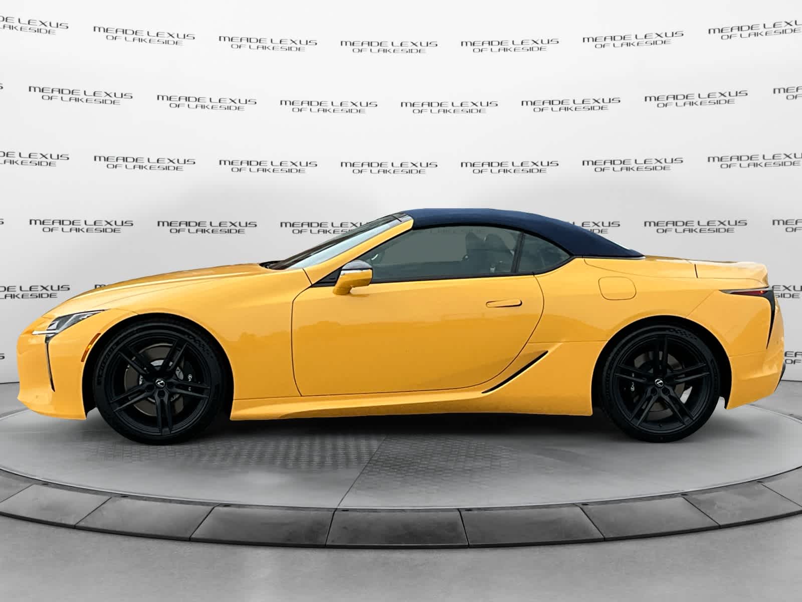 Vehicle image 10 of 16
