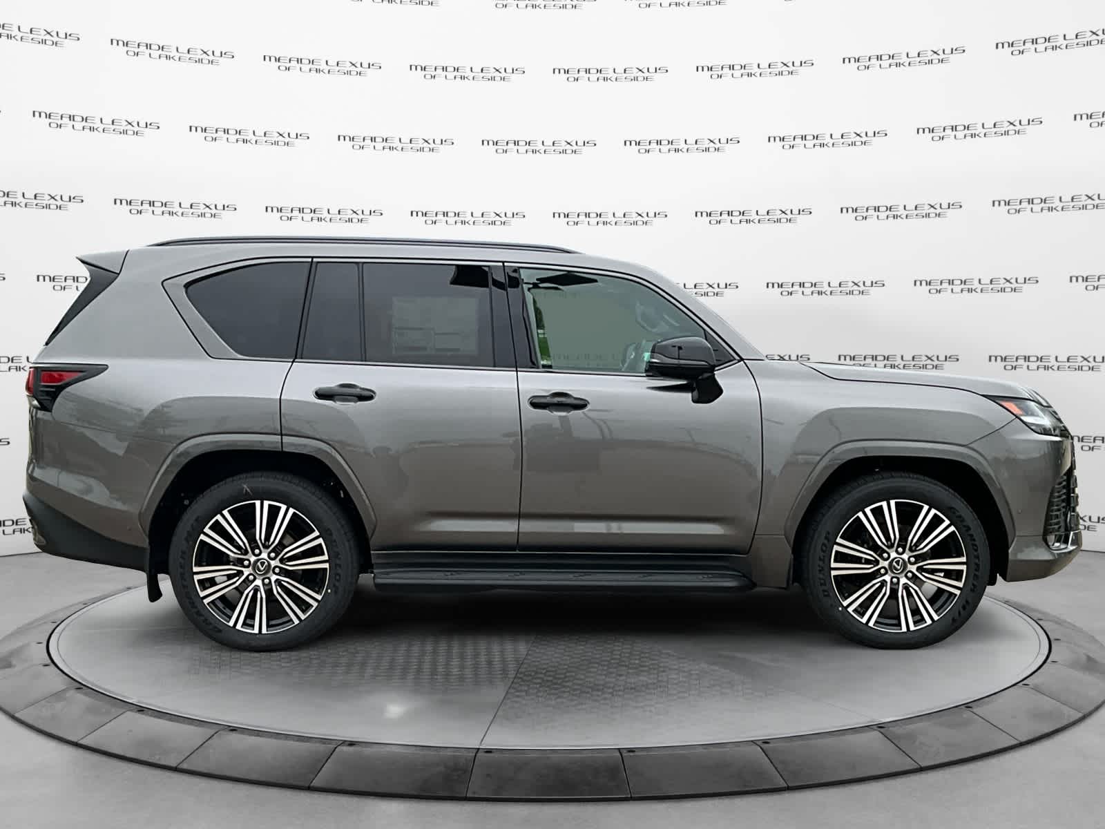Vehicle image 4 of 16