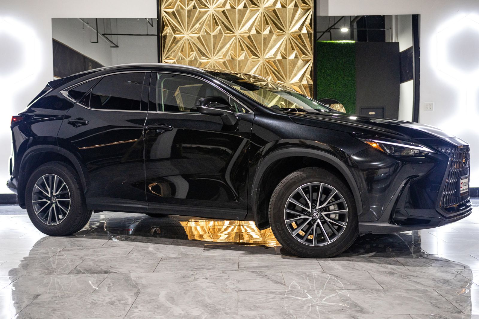 2025 Lexus NX 350 Premium Image 3 of 32