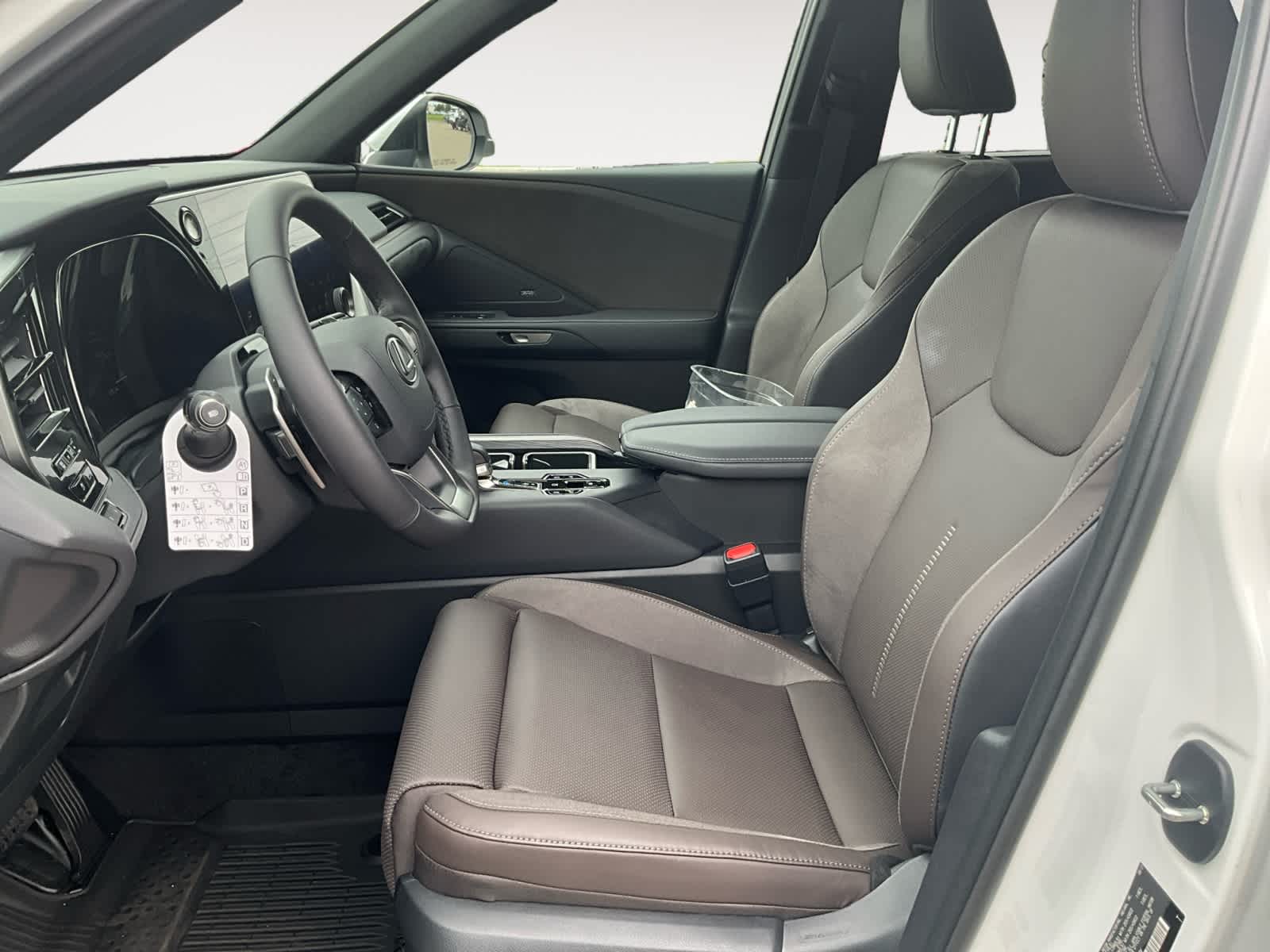Vehicle image 11 of 14