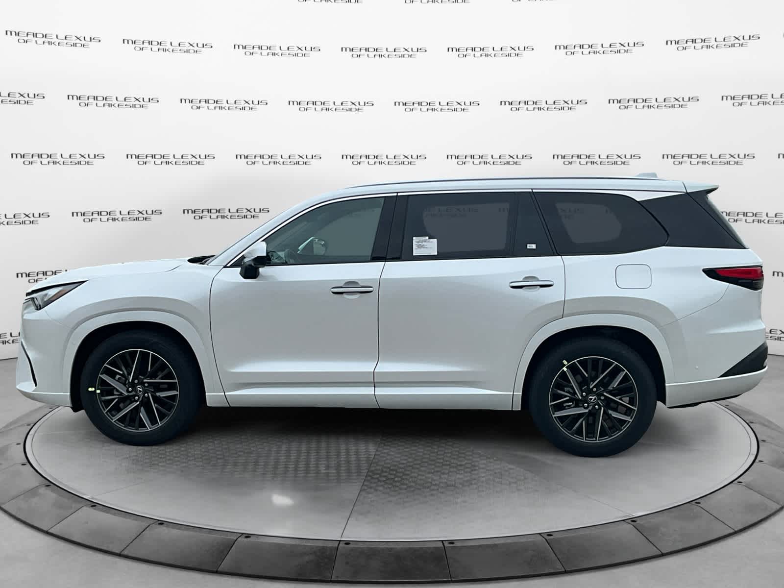 Vehicle image 8 of 14
