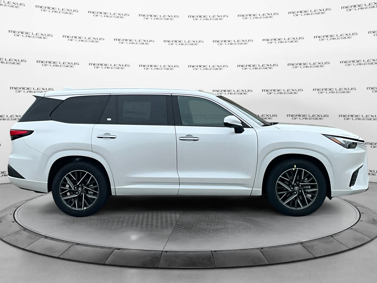 Vehicle image 4 of 14