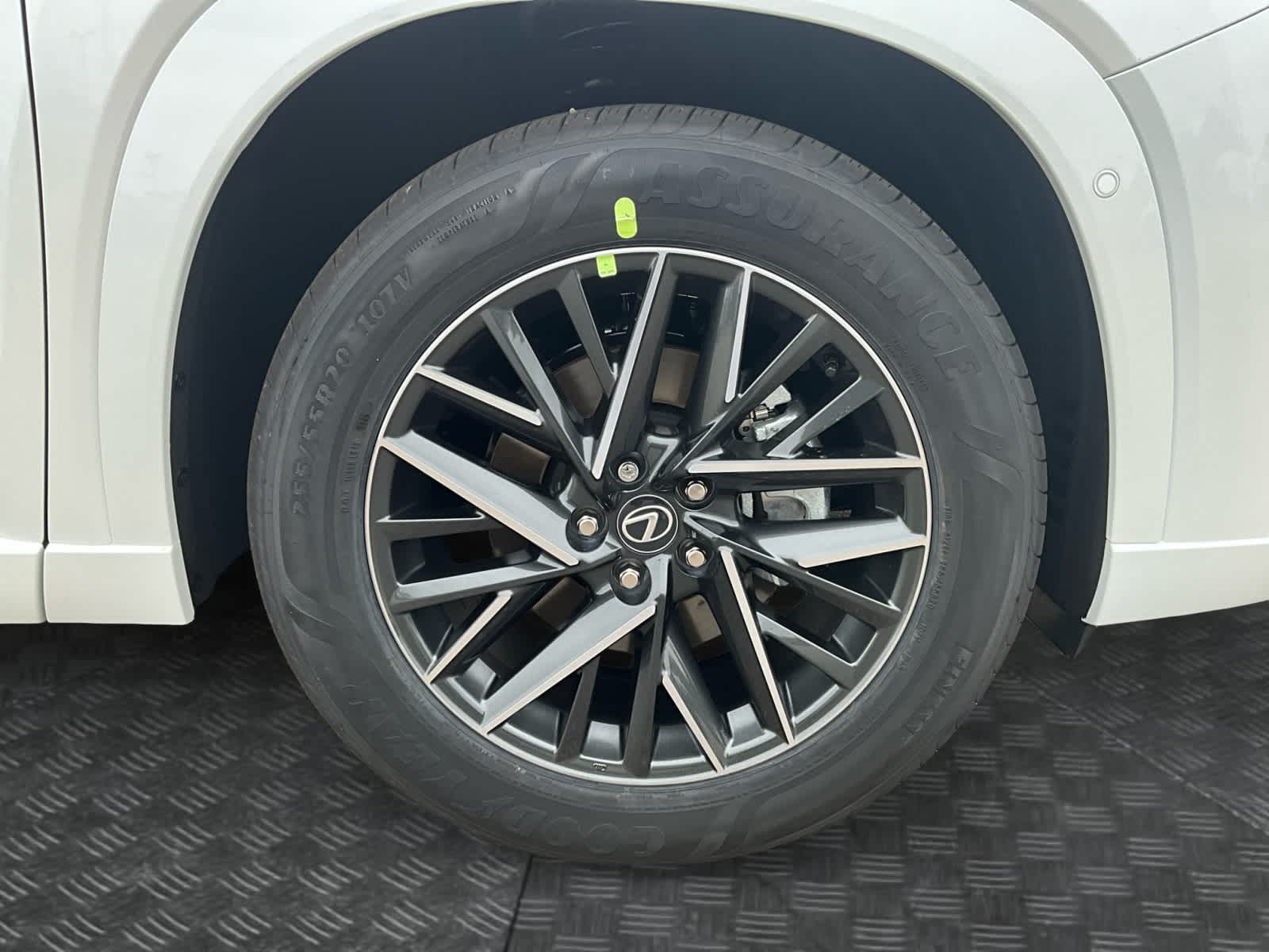 Vehicle image 9 of 14