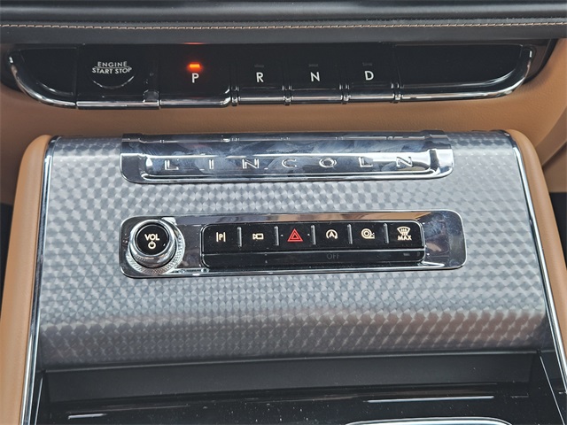 Vehicle image 18 of 32