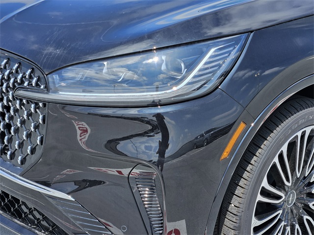 Vehicle image 9 of 32