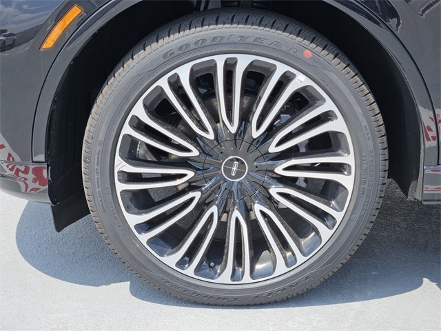 Vehicle image 11 of 32