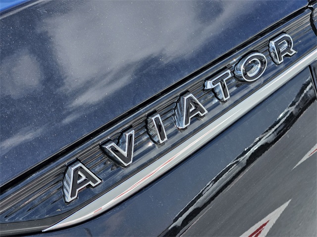 Vehicle image 8 of 32
