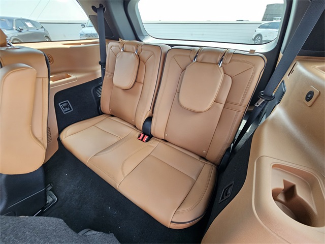 Vehicle image 29 of 32