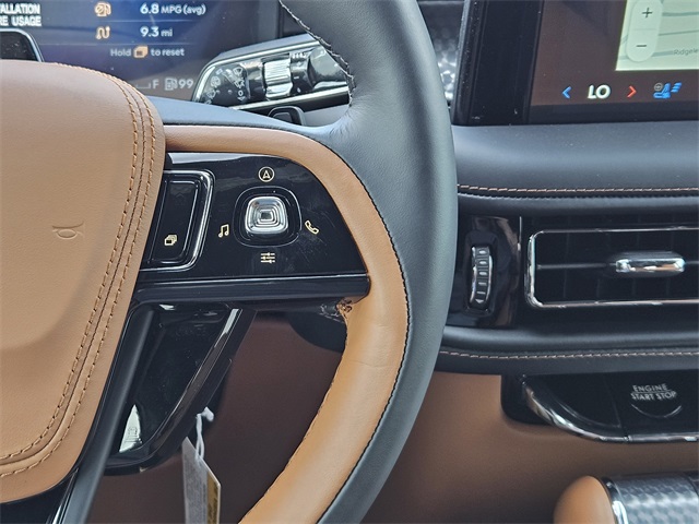 Vehicle image 27 of 32