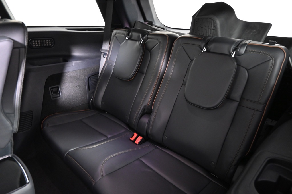 Vehicle image 21 of 34