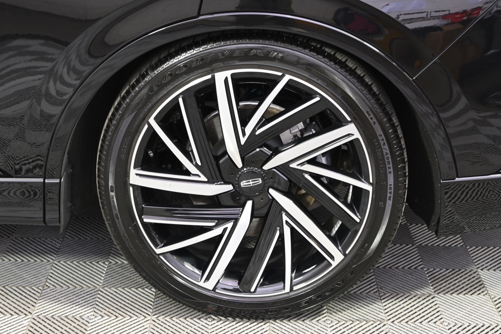 Vehicle image 19 of 34