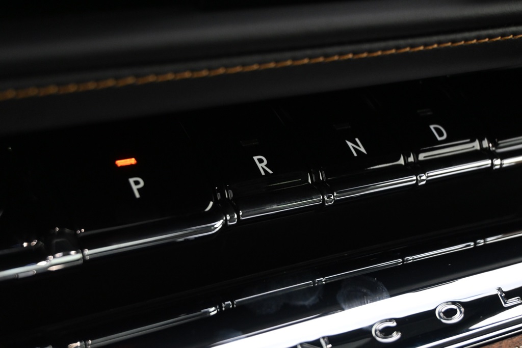 Vehicle image 31 of 34