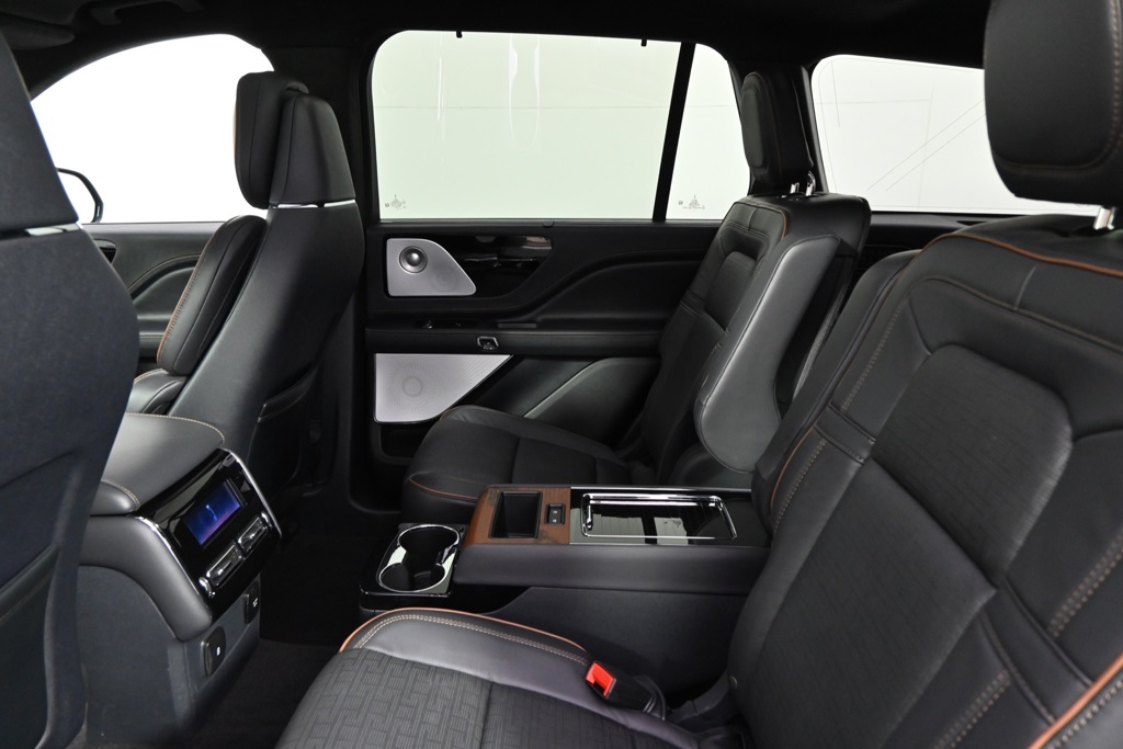 Vehicle image 20 of 34