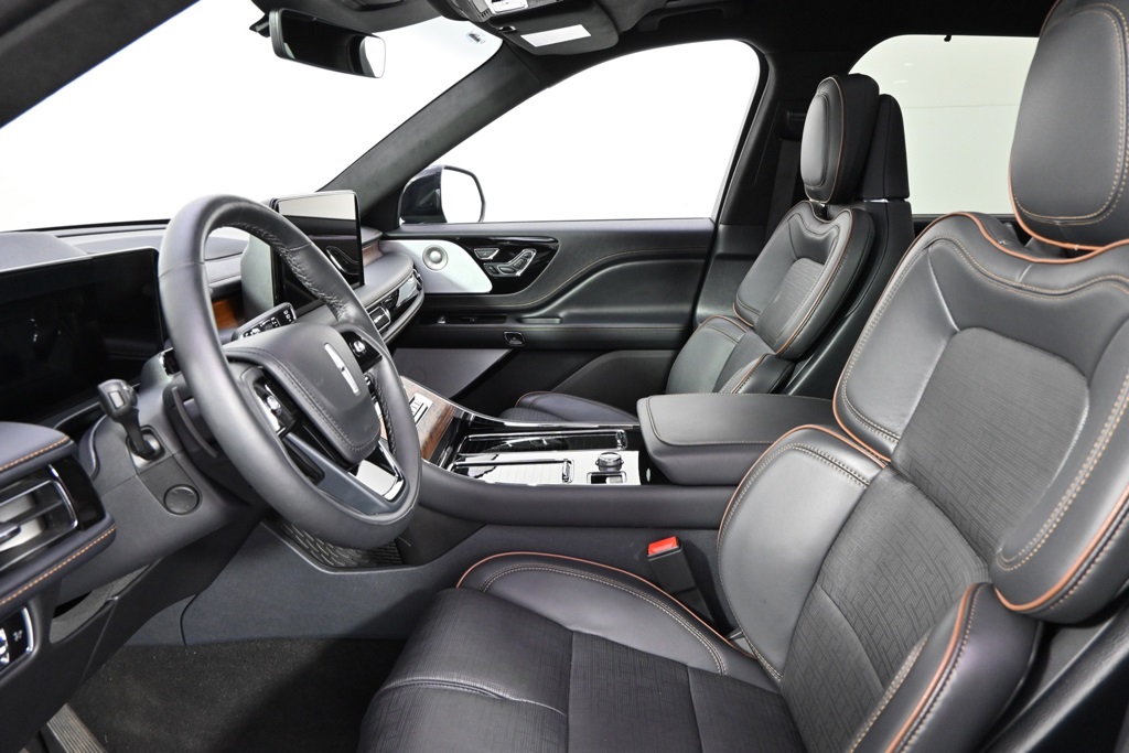 Vehicle image 13 of 34