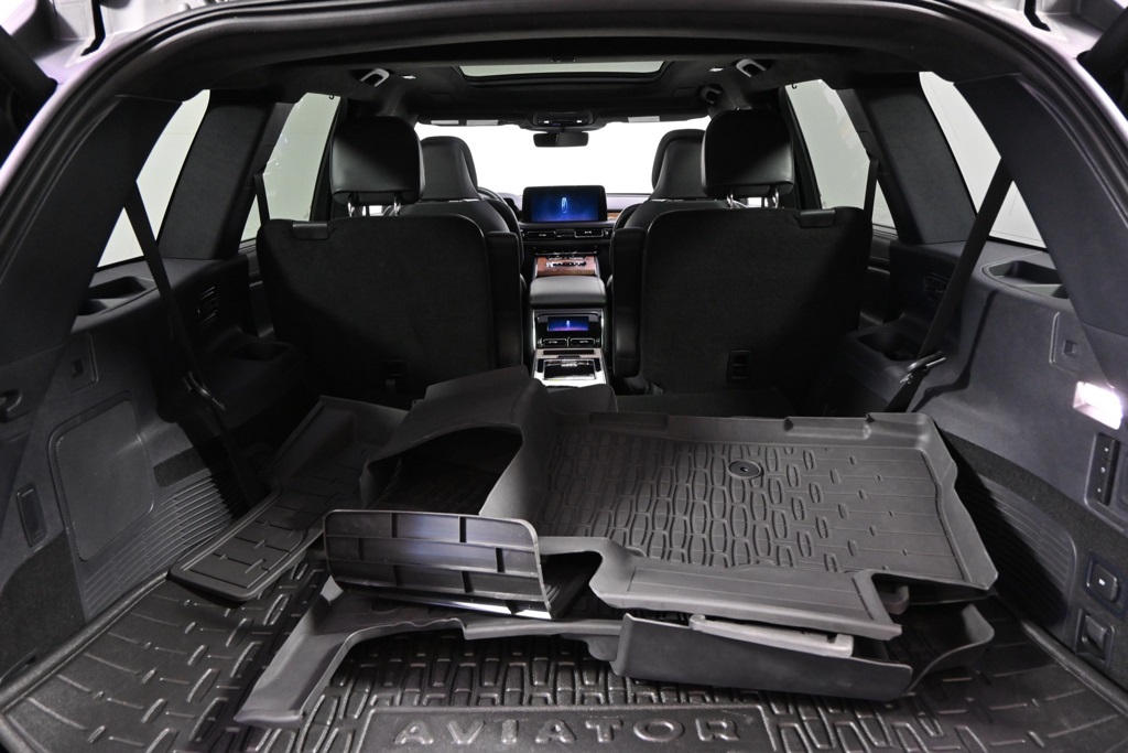Vehicle image 18 of 34