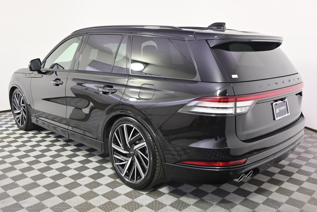 Vehicle image 10 of 34