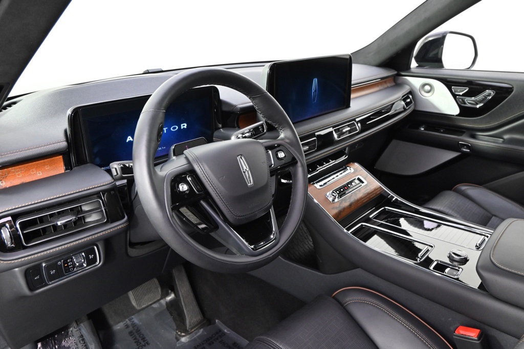 Vehicle image 11 of 34