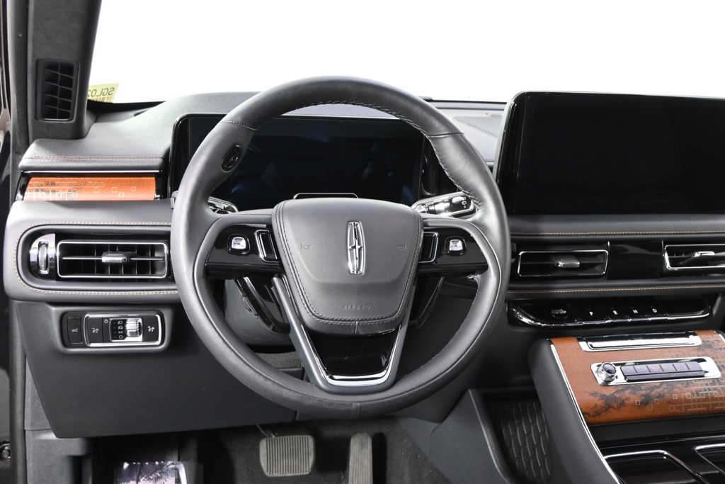 Vehicle image 12 of 34