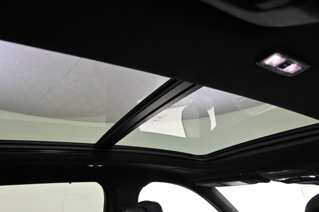 Vehicle image 16 of 34