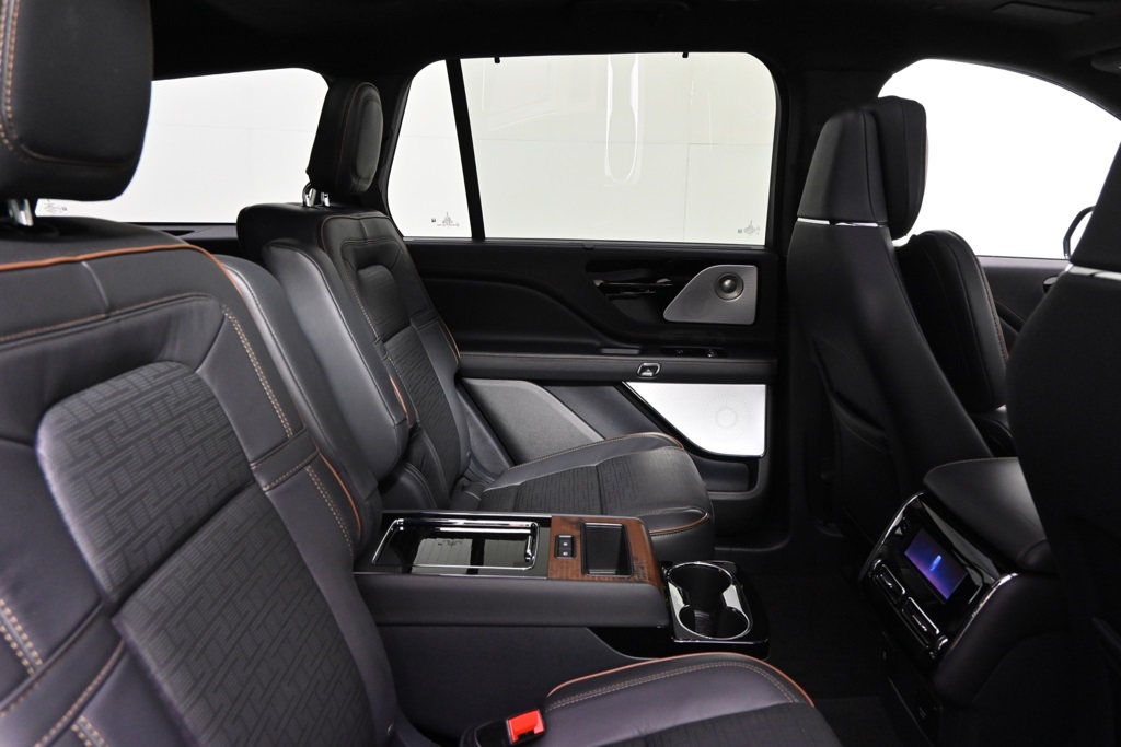 Vehicle image 17 of 34