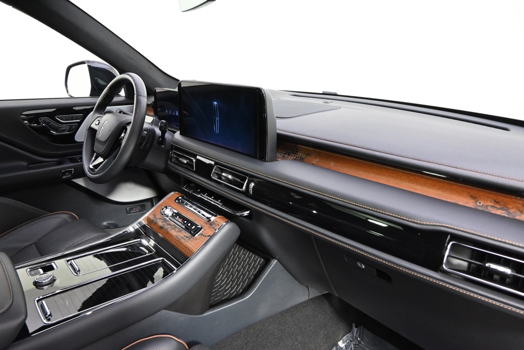 Vehicle image 14 of 34