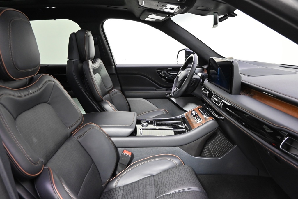 Vehicle image 15 of 34