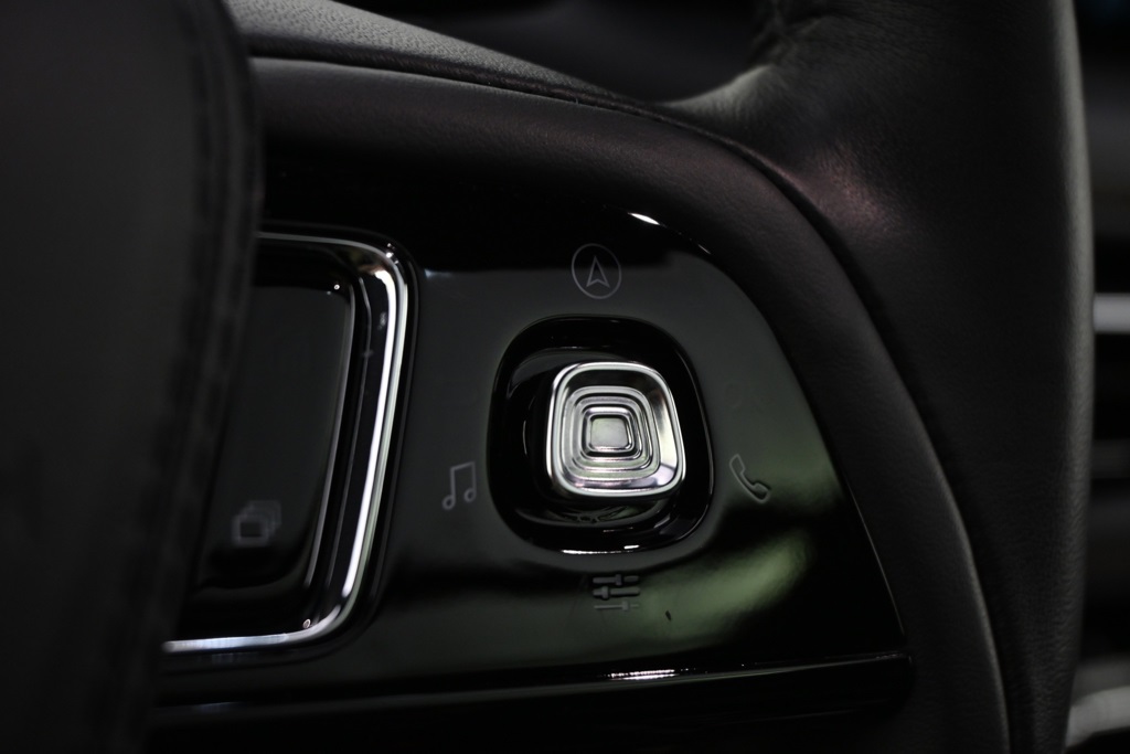 Vehicle image 33 of 34