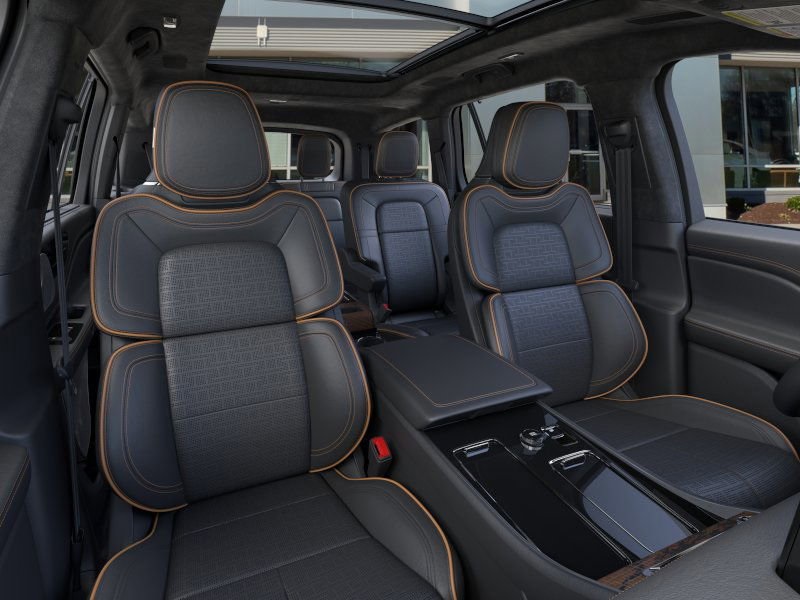 2025 Lincoln Aviator Black Label Image 11 of 22