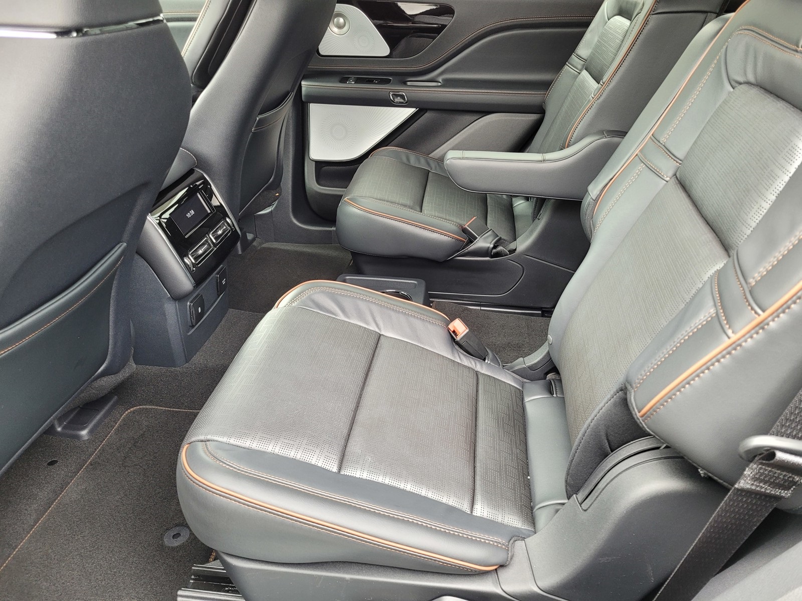 Vehicle image 7 of 12