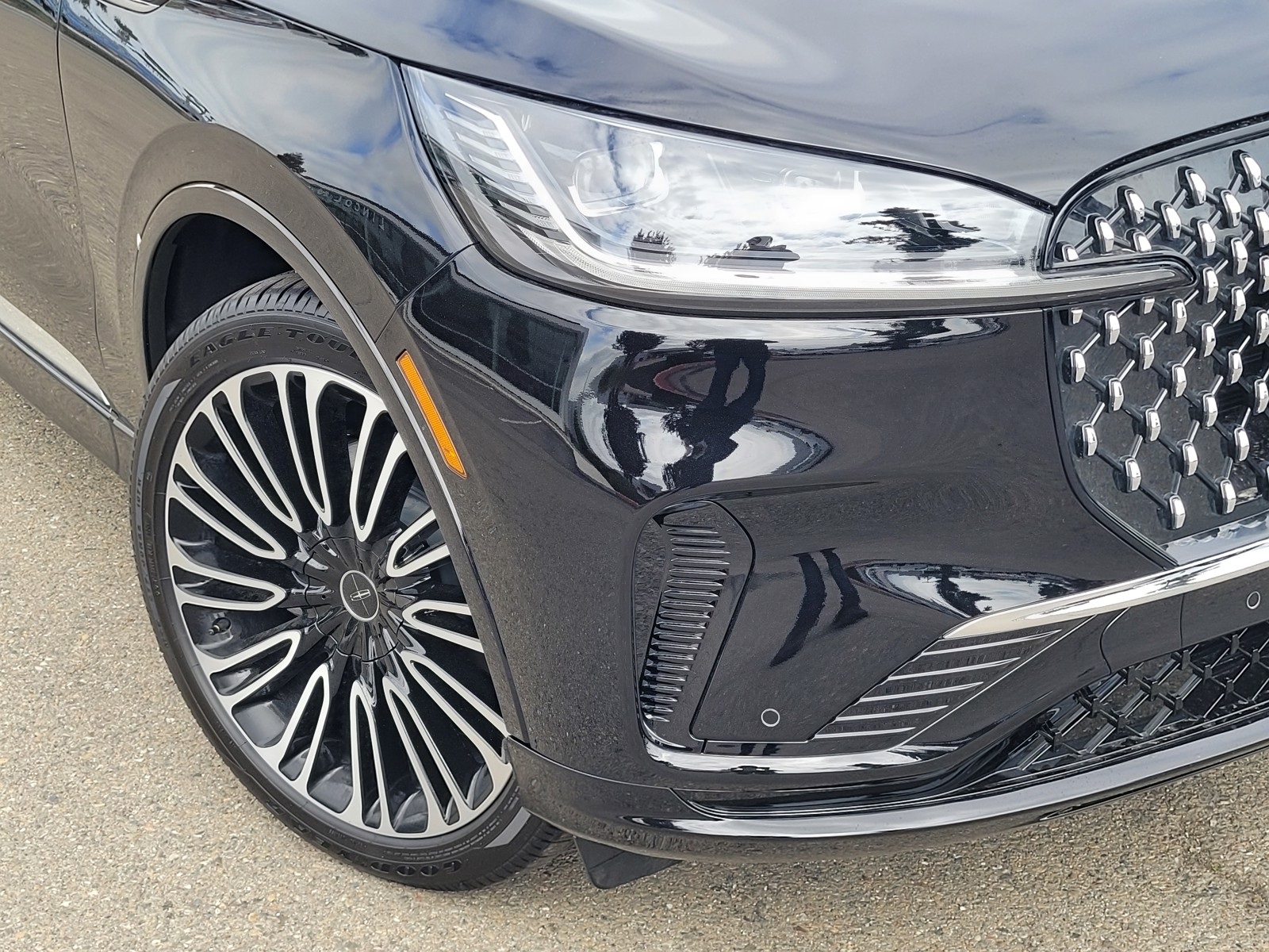 Vehicle image 6 of 12