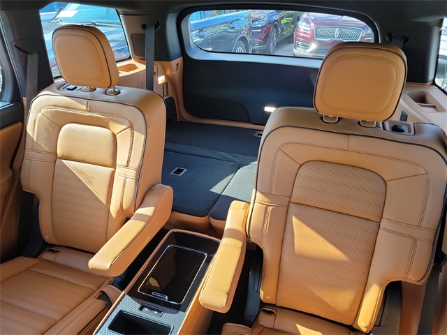 Vehicle image 10 of 30