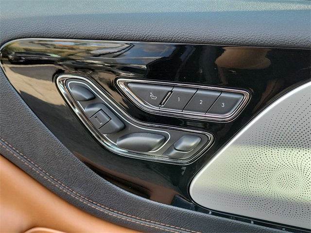 Vehicle image 25 of 30