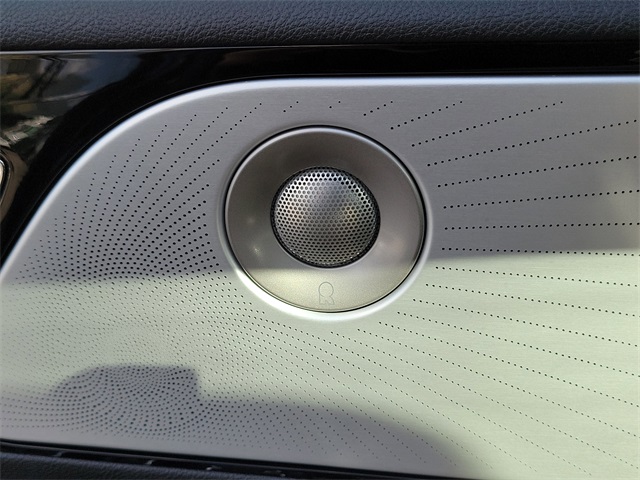 Vehicle image 26 of 30