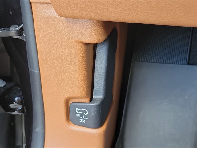 Vehicle image 23 of 30