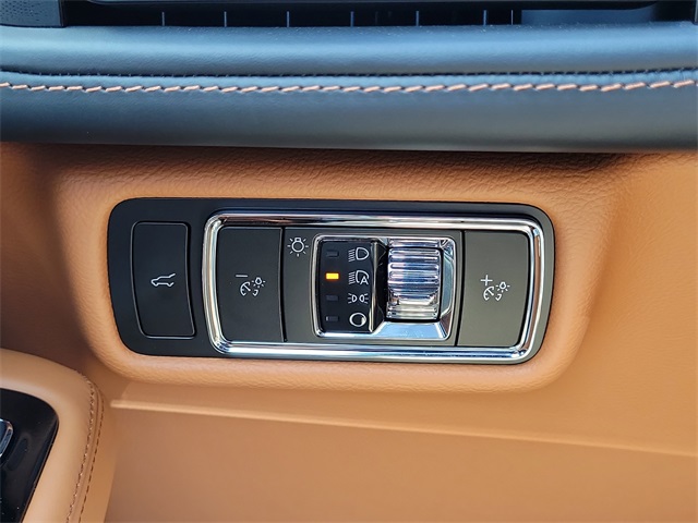 Vehicle image 21 of 30