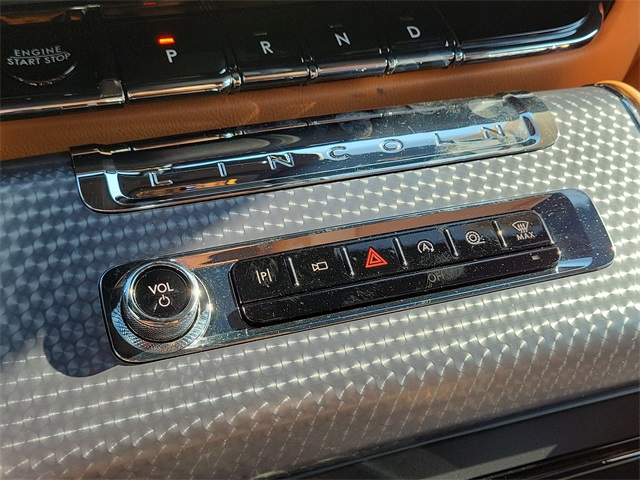 Vehicle image 17 of 30