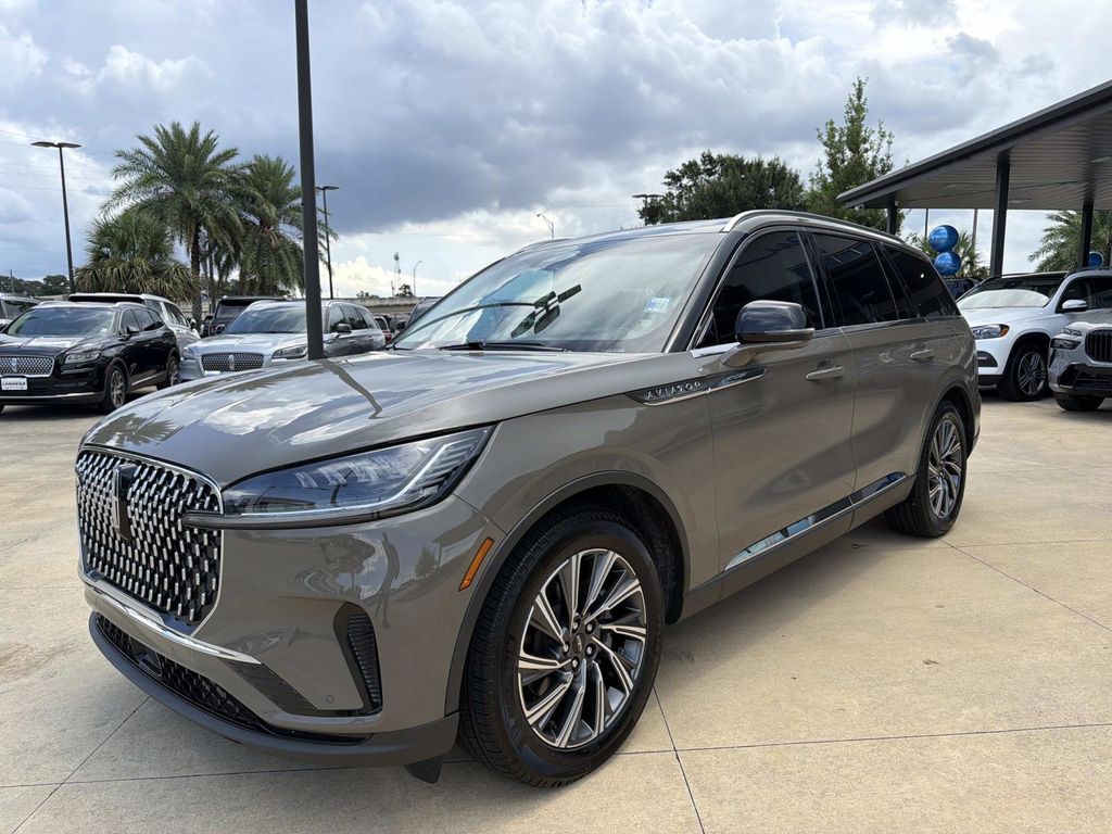 2025 Lincoln Aviator Premiere Image 1 of 28