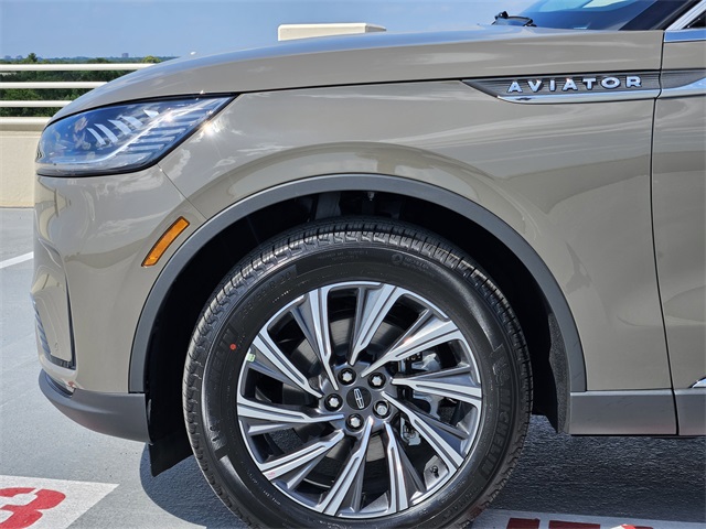 Vehicle image 10 of 31