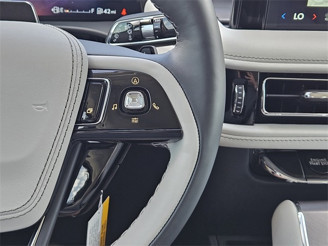 Vehicle image 27 of 31