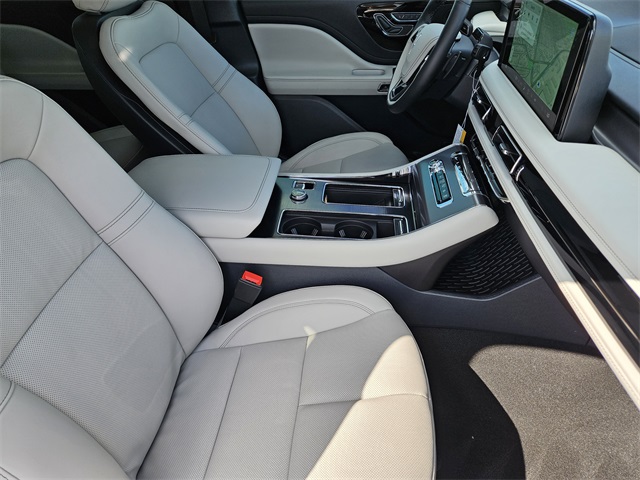 Vehicle image 13 of 31